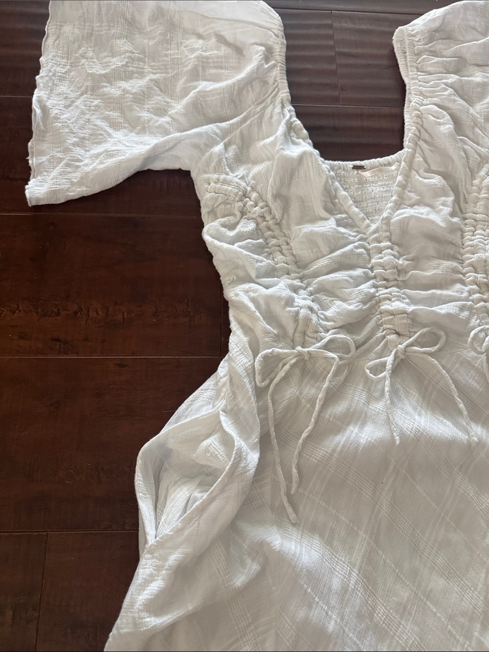 Free People Hard To Resist White Ruched Bodice Midi Dress w/Flutter Sleeves Sz M - Picture 4 of 12